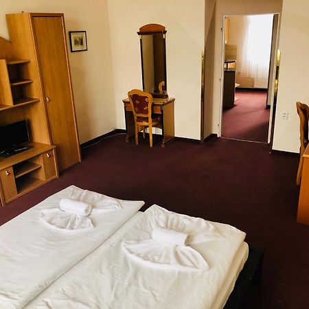 Hotel Geo Прага Екстериор снимка