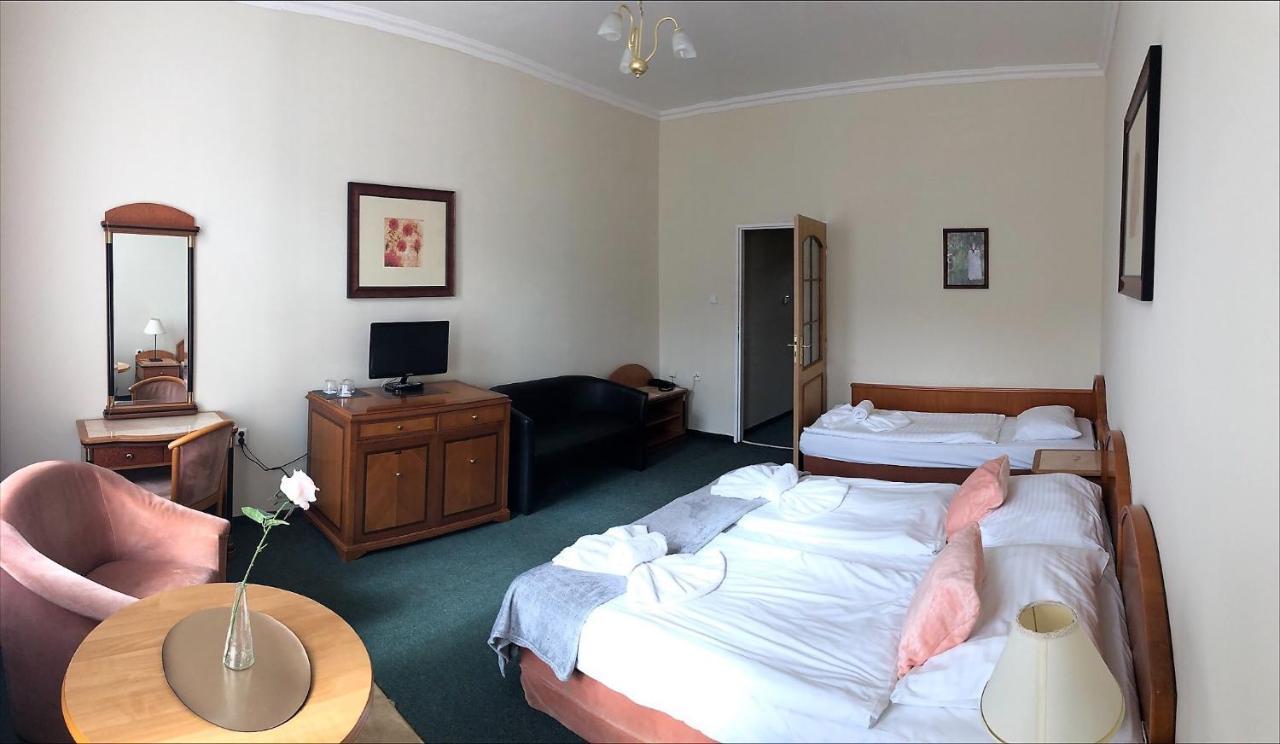 Hotel Geo Прага Екстериор снимка