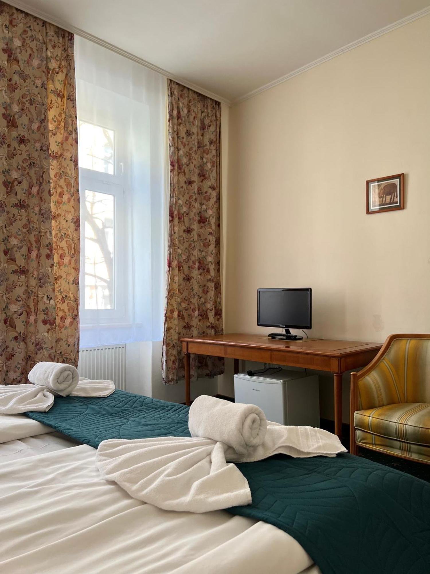 Hotel Geo Прага Екстериор снимка