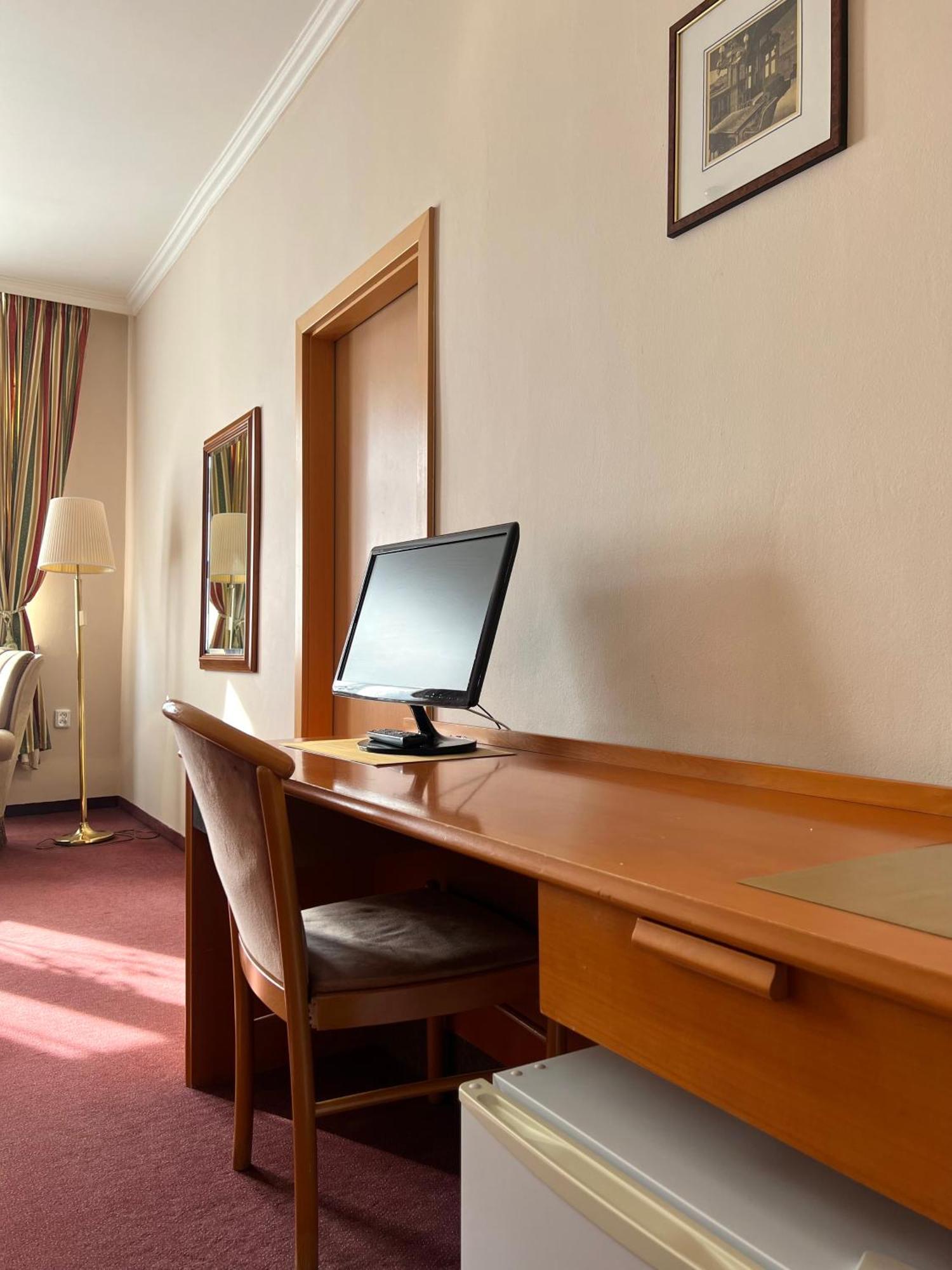 Hotel Geo Прага Екстериор снимка