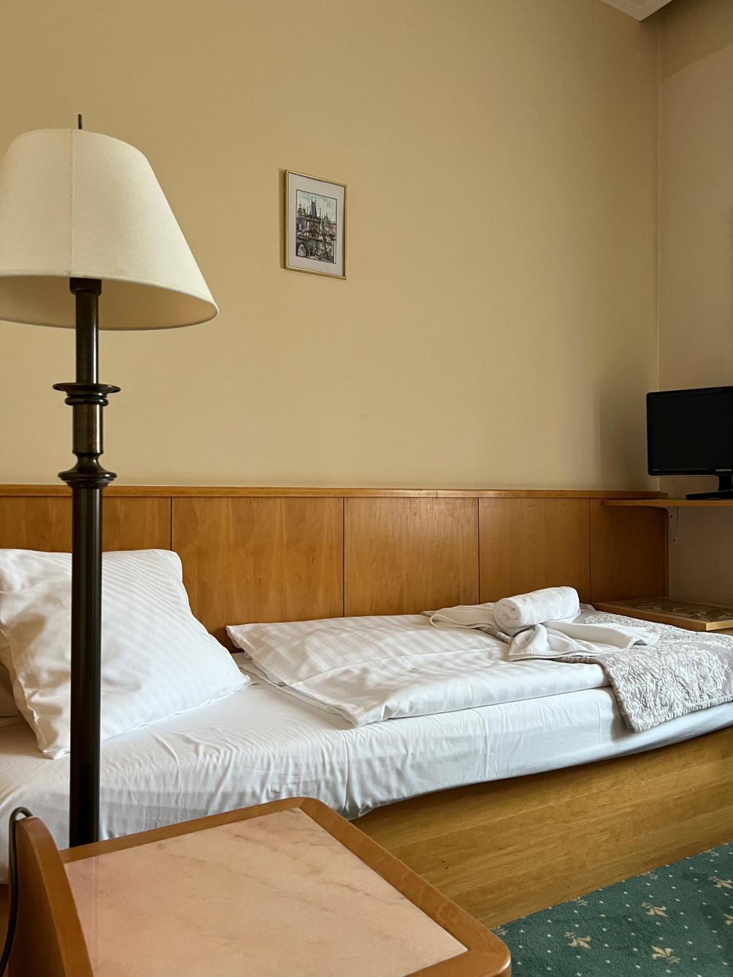 Hotel Geo Прага Екстериор снимка
