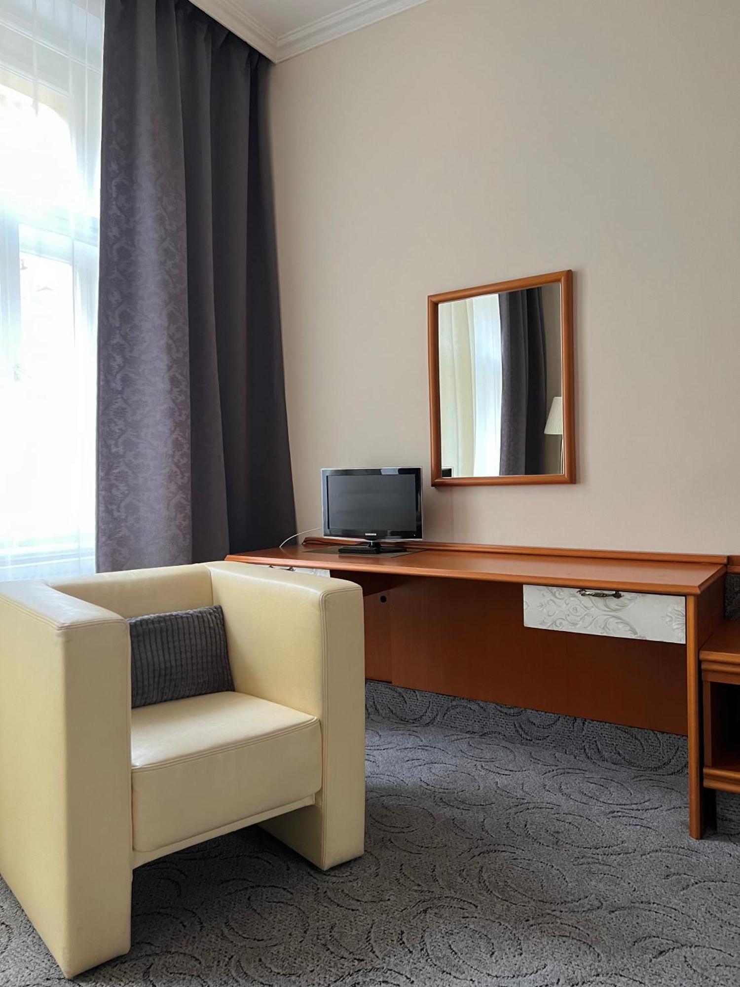 Hotel Geo Прага Екстериор снимка