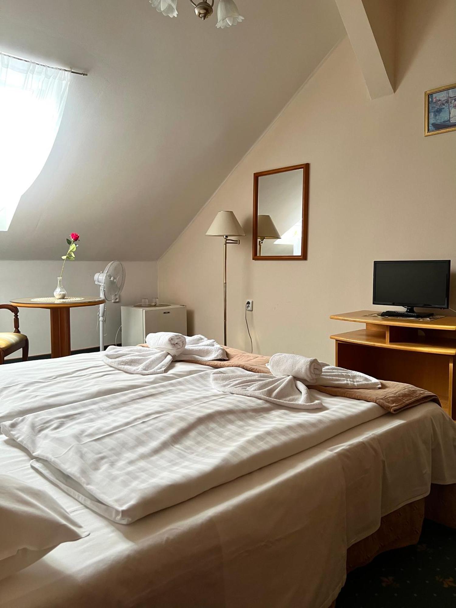 Hotel Geo Прага Екстериор снимка