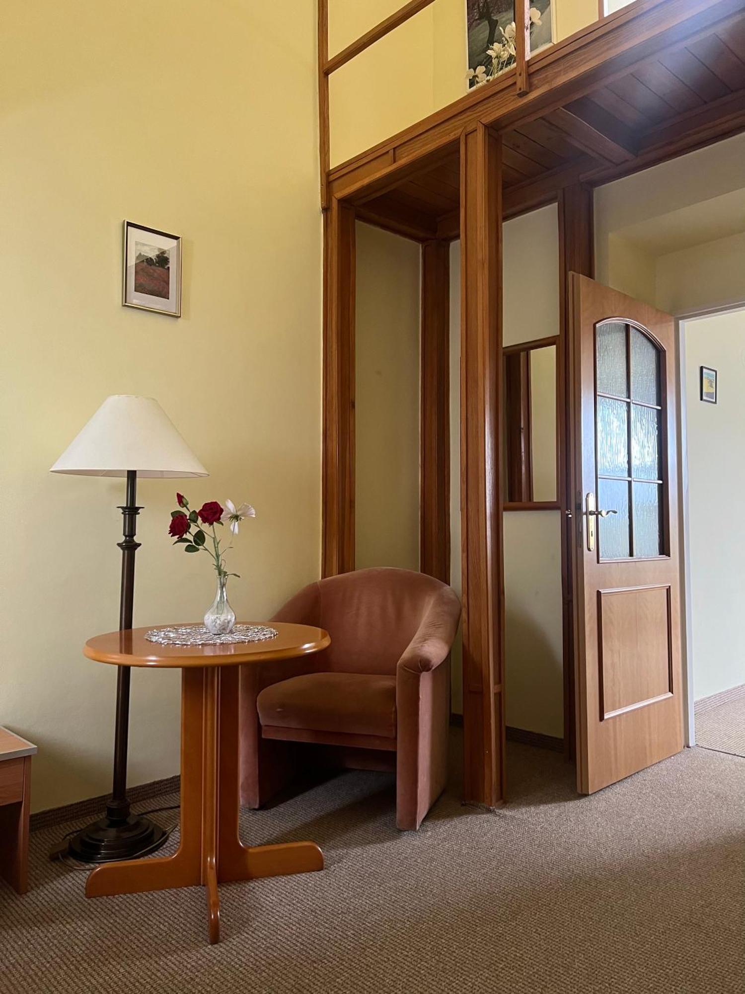Hotel Geo Прага Екстериор снимка