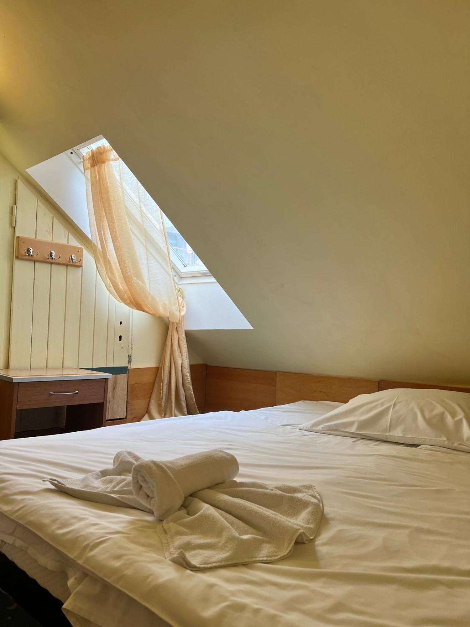 Hotel Geo Прага Екстериор снимка