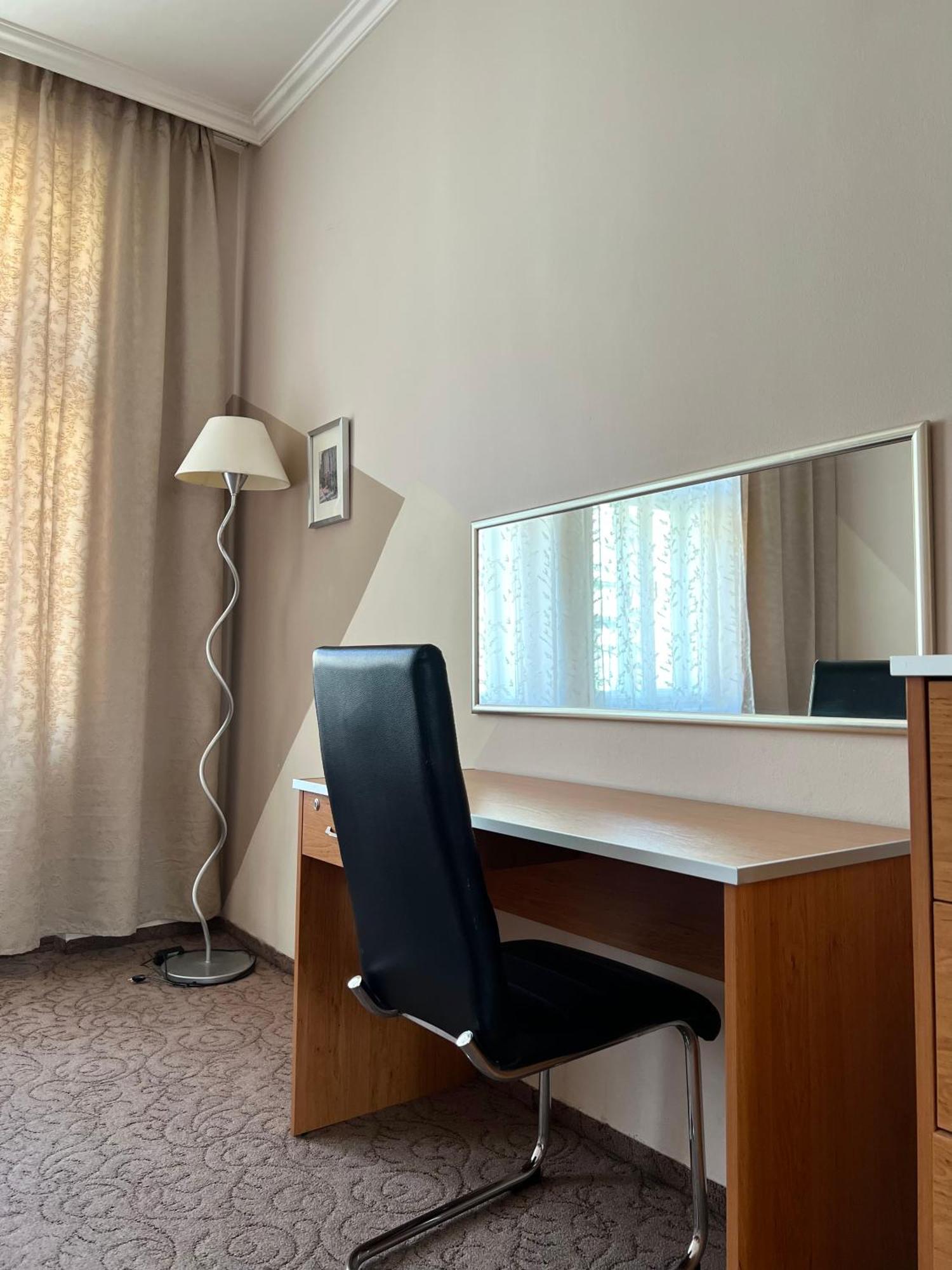 Hotel Geo Прага Екстериор снимка