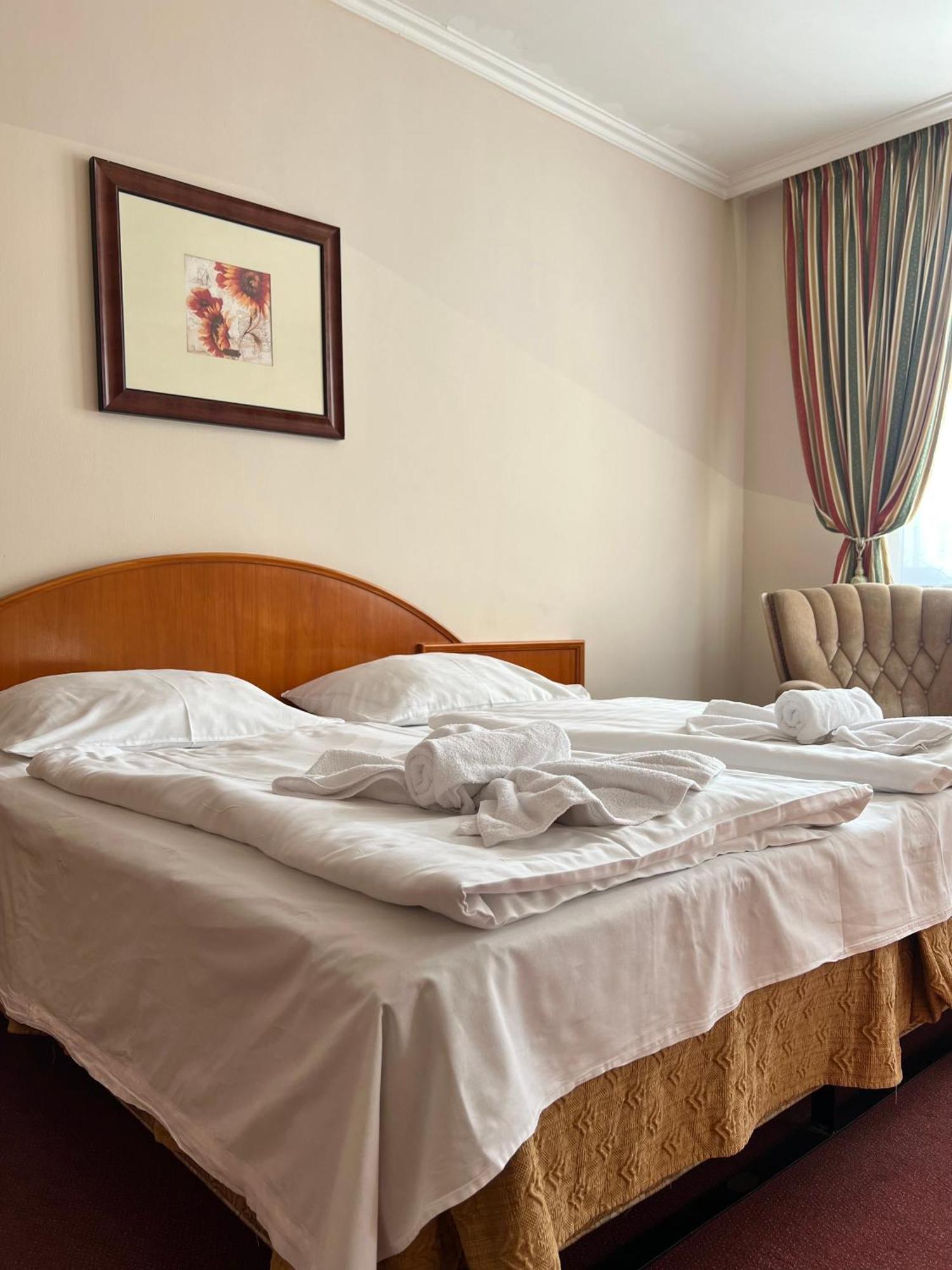Hotel Geo Прага Екстериор снимка